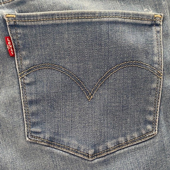 Levi's Light Blue Denim Jeans - Picture 7 of 11